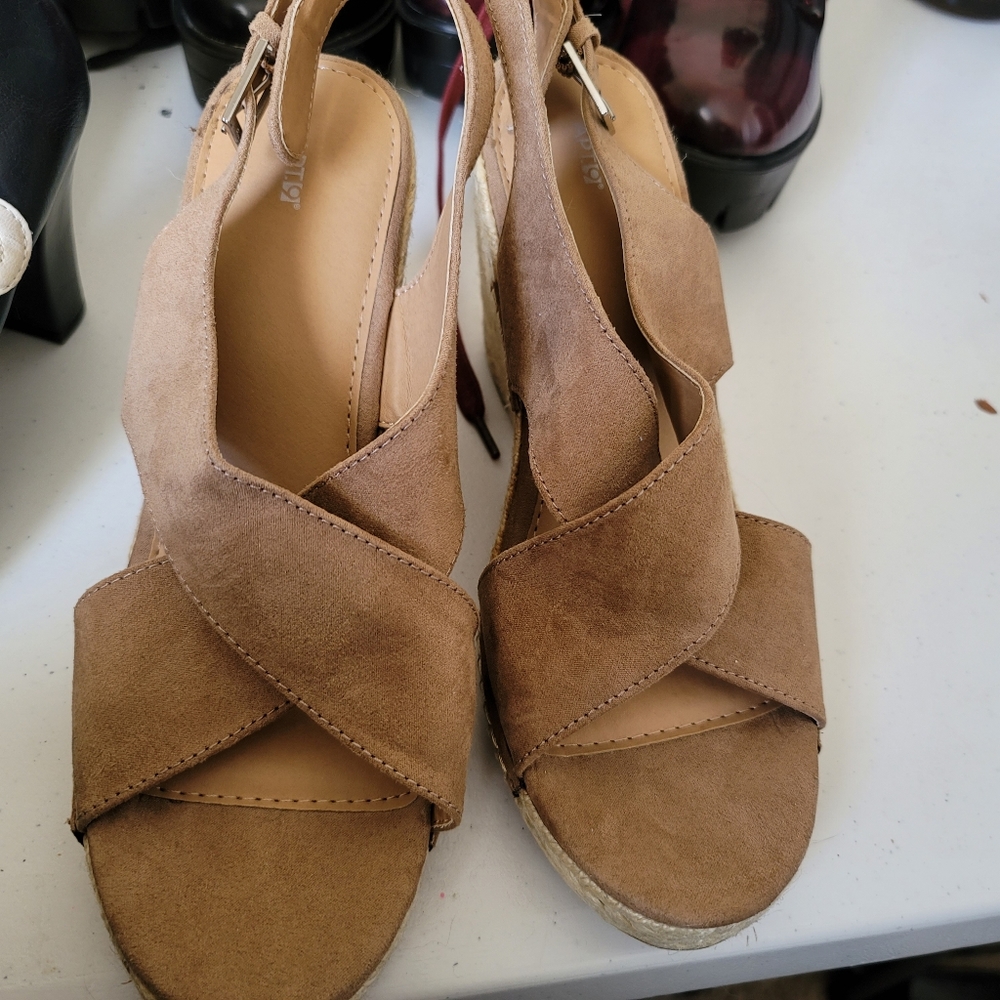 Apt 9 Faux suede large strap Espadrilles   sz 9.5 wedge